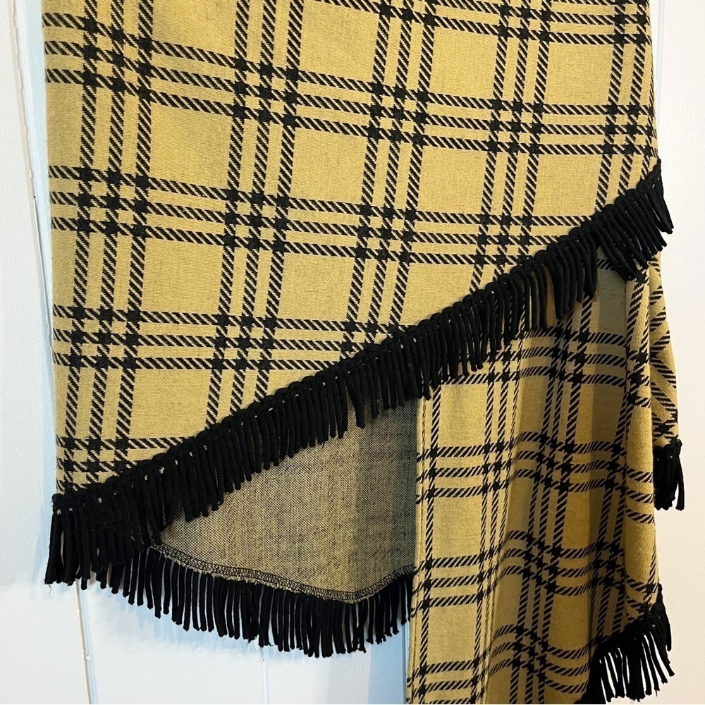 Lennie for Nina Leonard Off Yellow Plaid with Fringe Shawl. Size OS. - Picture 5 of 6